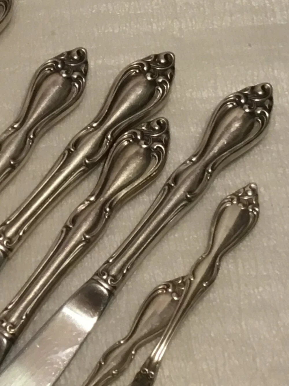 Vintage 1949 William Rogers Oneida silverware 36 pieces Old South II pattern